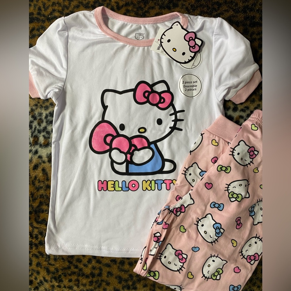 Hello Kitty 2 Piece Pajamas New